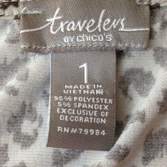 Chico's Travelers Sz. 1 Animal Print Top - M - Picture 7 of 7